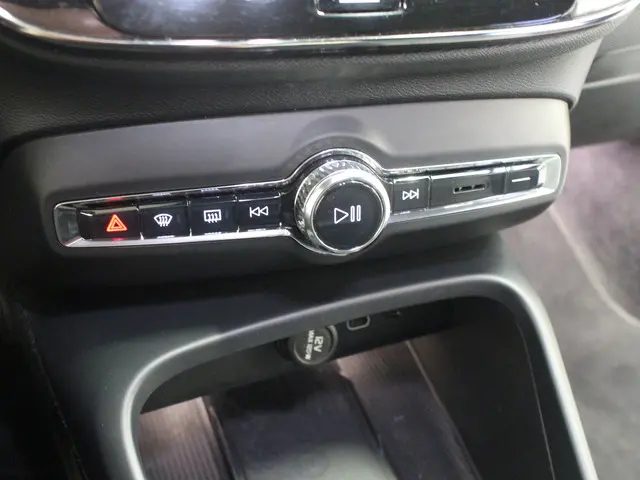 Volvo XC40 2.0 B3 Plus Bright 2022 Hybride Benzine 17
