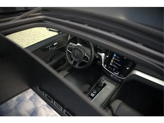 Volvo V60 2.0 B3 R-Design 2020 Hybride Benzine 25