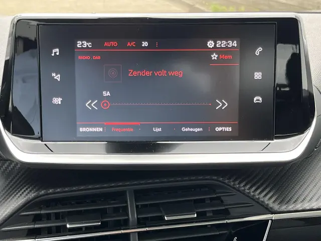 Peugeot 2008 1.2 PureTech Allure Pack 2021 Benzine 81