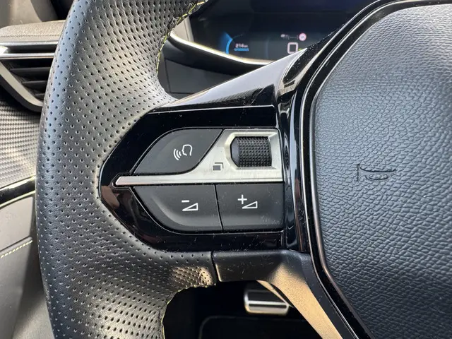 Peugeot e-208 GT Pack EV 50kWh 136 2022 Elektrisch 24