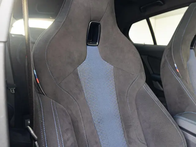 BMW 1 Serie M135i xDrive 2021 Benzine 12