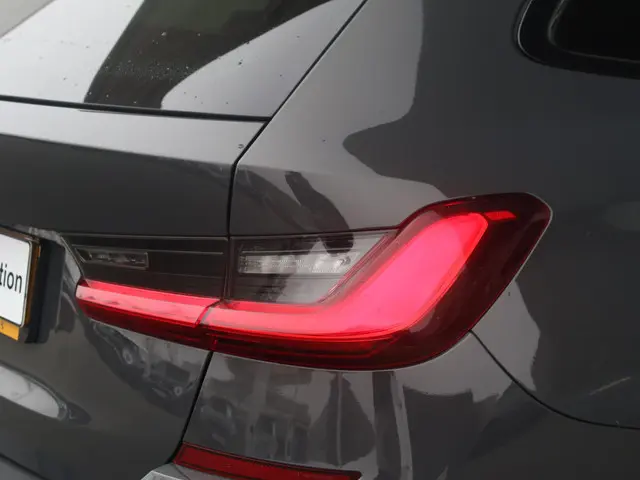 BMW 3 Serie Touring 330i High Executive 2021 Benzine 61