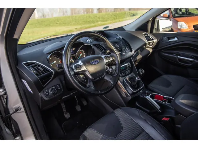 Ford Kuga 1.6 Titanium 2013 Benzine 19