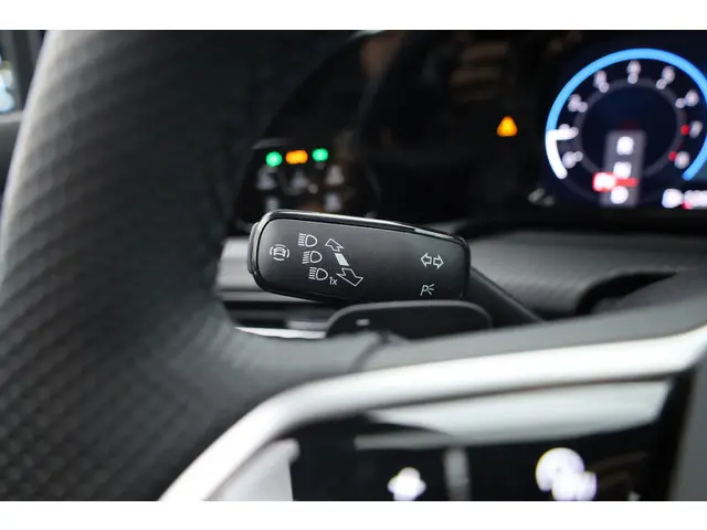Volkswagen Golf 1.5 eTSI R-Line 2022 Benzine 10