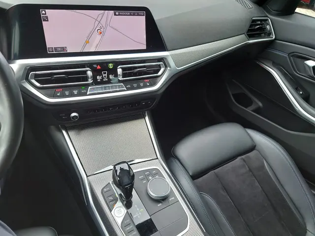 BMW 3 Serie 330i High Executive 2019 Benzine 8