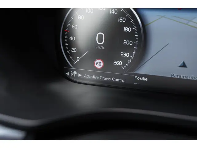 Volvo XC60 T4 Aut. R-Design 2020 Benzine 32