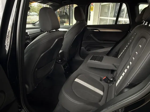 BMW X1 sDrive18i Centennial Executive 2017 Benzine 7