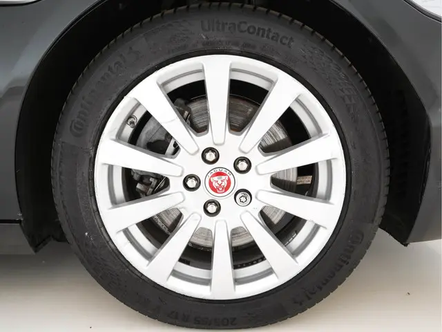 Jaguar XE 2.0 D Pure ( ⚠️ ) 2016 Diesel 25