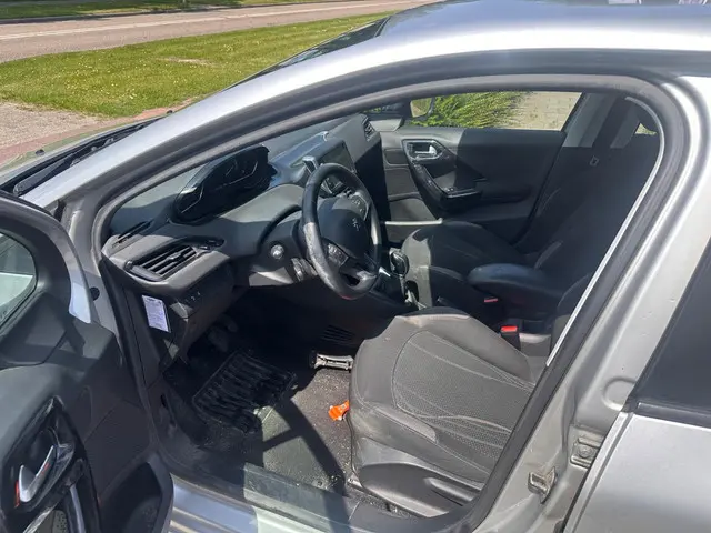 Peugeot 208 1.2 VTi Envy 2013 Benzine 9