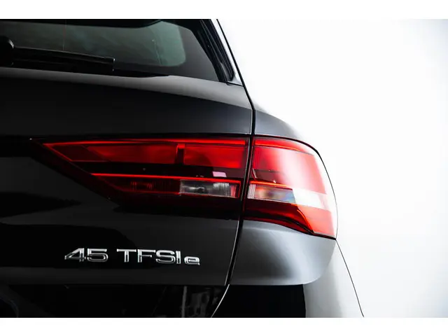 Audi Q3 45 TFSI e S edition 2022 Hybride Benzine 29