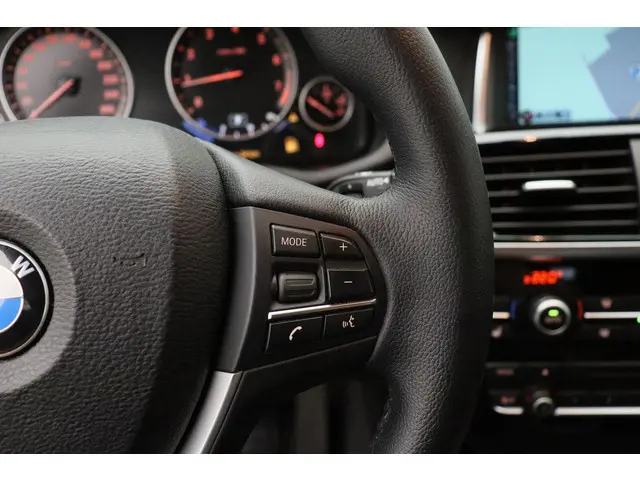 BMW X3 sDrive20i High Executive 2016 Benzine 26