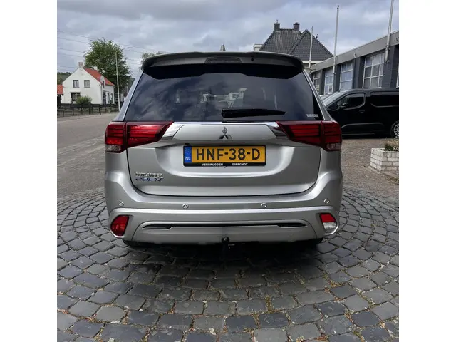 Mitsubishi Outlander 2.4 PHEV Pure+ 2020 Hybride Benzine 24