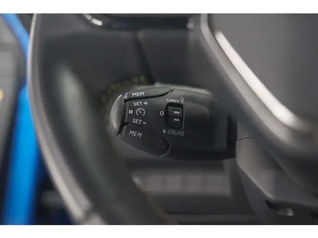 Peugeot 208 PureTech 100 GT 2021 Benzine 38