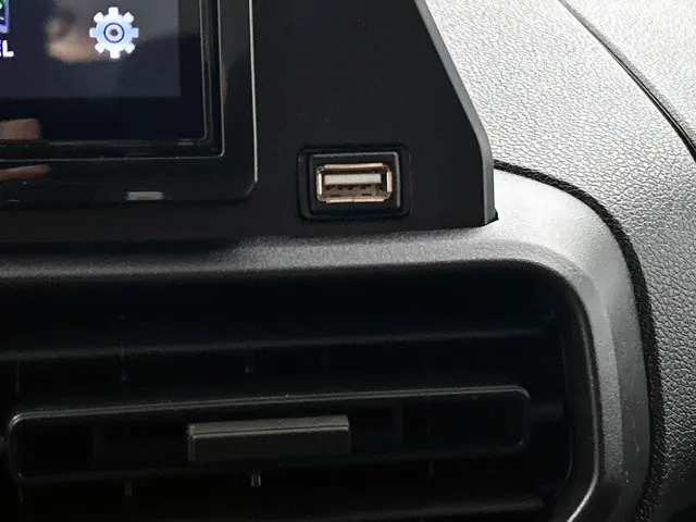 Peugeot Partner 1.5 BlueHDi 100 S&S L2 2023 Diesel 29