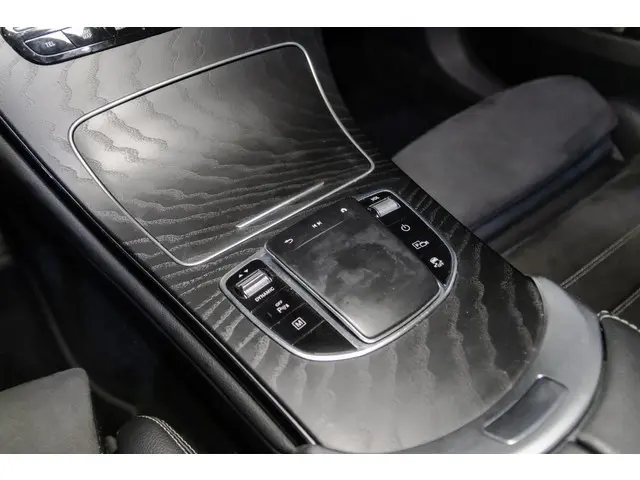 Mercedes-Benz GLC 300e 4MATIC 2021 Hybride Benzine 20