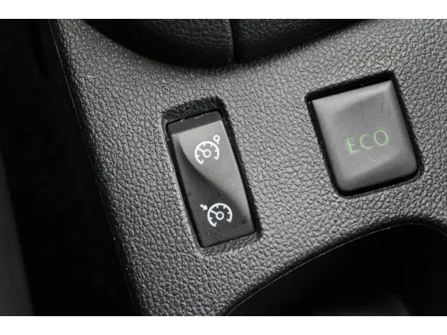 Renault Clio 0.9 TCe Zen 2017 Benzine 24