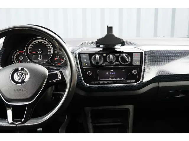 Volkswagen up! 1.0 BMT high up! 2017 Benzine 18