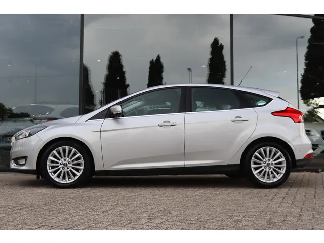 Ford Focus 1.0 TITANIUM ED. 2015 Benzine 8