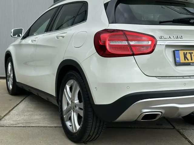 Mercedes-Benz GLA 180 Prestige 2016 Benzine 6