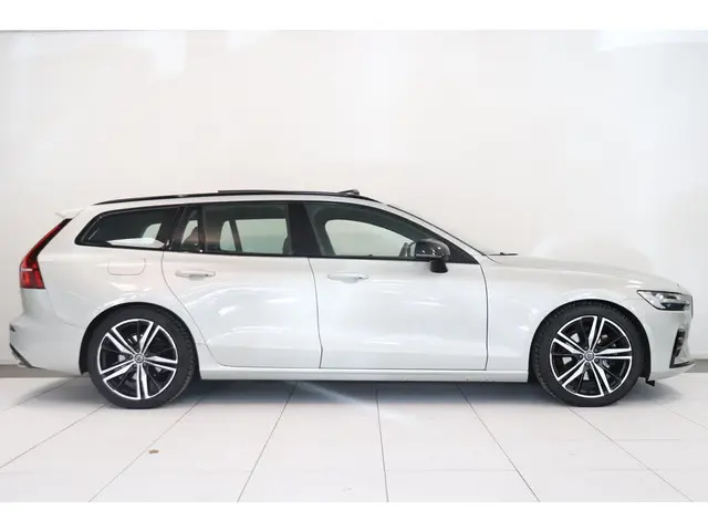 Volvo V60 2.0 B4 R-Design 2021 Benzine 22