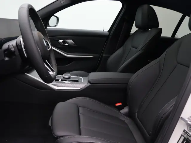 BMW 3 Serie Sedan 330e 2025 Hybride Benzine 8