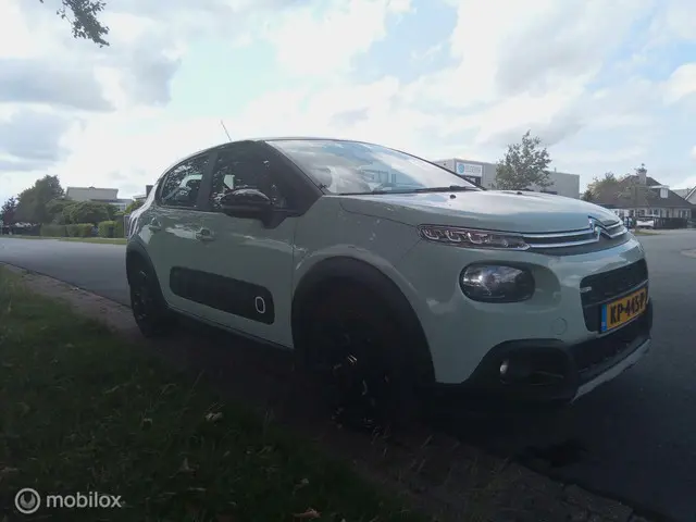 Citroën C3 1.2 PureTech Live 2016 Benzine 17