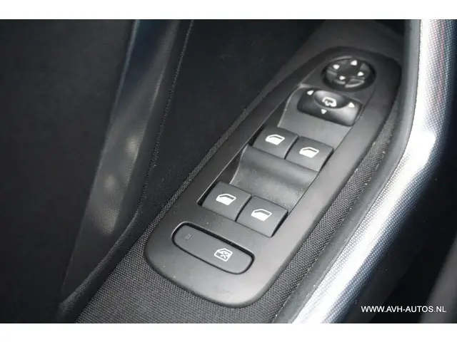 Peugeot 2008 1.2 PureTech Allure 2018 Benzine 18
