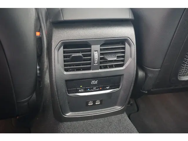 BMW 3 Serie 330e 2023 Hybride Benzine 22