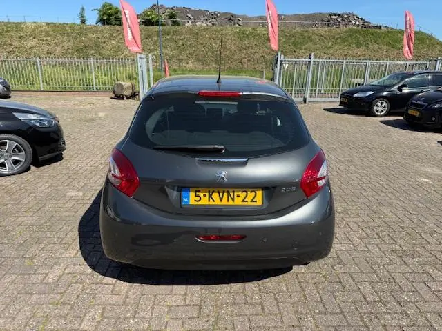 Peugeot 208 1.2 VTi Envy 2013 Benzine 6