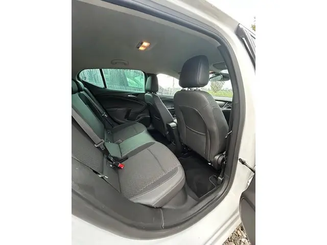 Opel Astra 1.4 Innovation 2018 Benzine 18