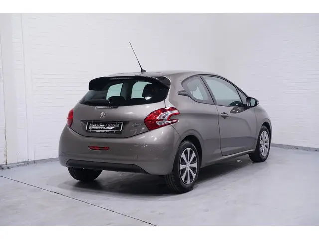 Peugeot 208 1.4 e-HDi Active 2013 Diesel 5