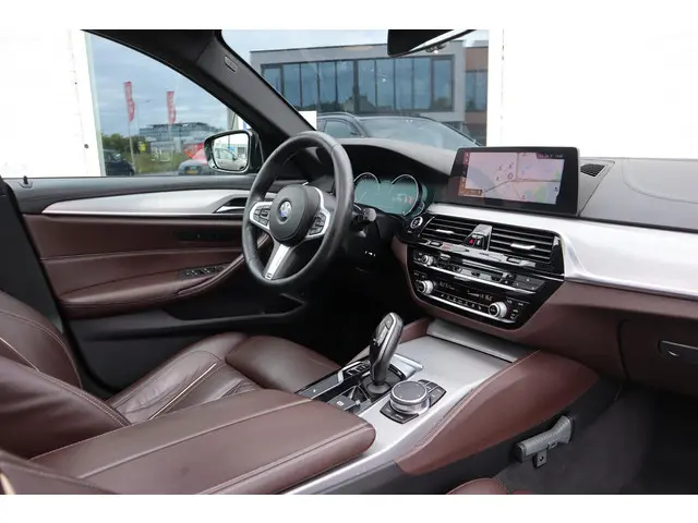 BMW 5 Serie Touring 530i High Executive 2018 Benzine 8