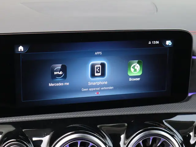 Mercedes-Benz CLA 250 e AMG Line 2023 Hybride Benzine 26