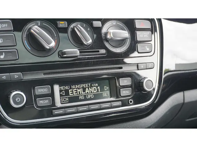 Volkswagen up! 1.0 75pk 5Drs Street Up! 2015 Benzine 28