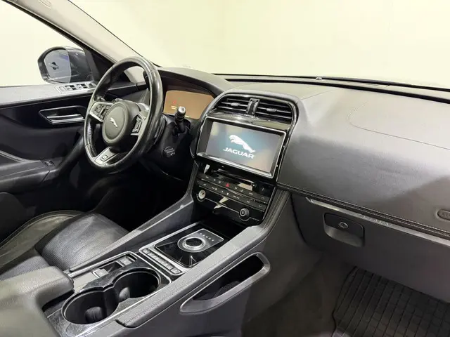 Jaguar F-PACE 2.0d Turbo Portfolio AWD Aut. 2017 Diesel 7