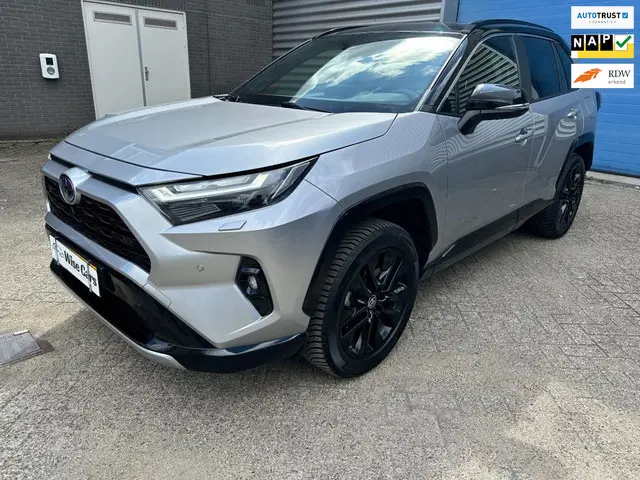 Toyota RAV4 2.5 Hybrid Bi-Tone - Style 2024 Hybride Benzine