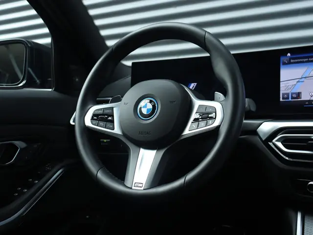 BMW 3 Serie Touring 330e xDrive 2024 Hybride Benzine 31