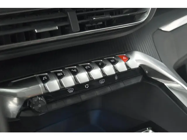Peugeot 5008 PureTech 130 EAT8 Active 2021 Benzine 55