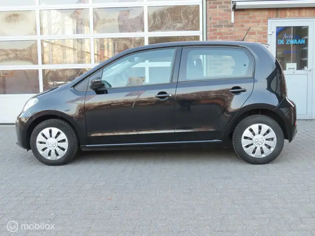 Volkswagen up! 1.0 BMT move up! 2018 Benzine 8