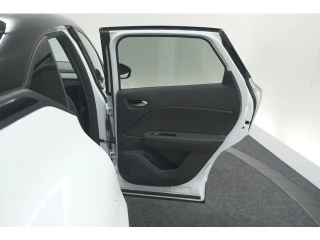 Renault Captur Mild Hybrid 160 EDC Techno 2024 Benzine 63
