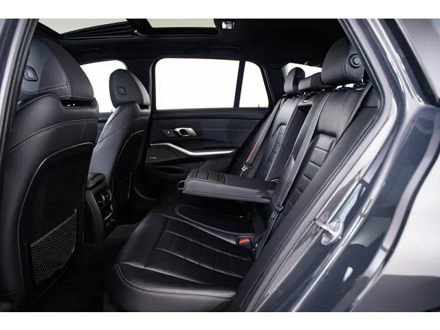 BMW 3 Serie Touring 330i Executive Edition 2020 Benzine 20