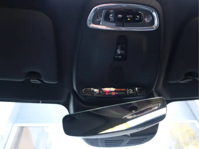 Volvo V60 2.0 T4 R-Design 2020 Benzine 53