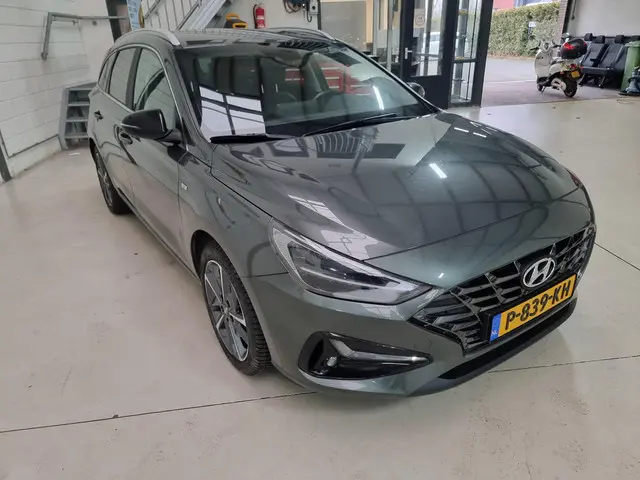 Hyundai i30 Wagon 1.5 T-GDi MHEV Premium 2022 Benzine 17