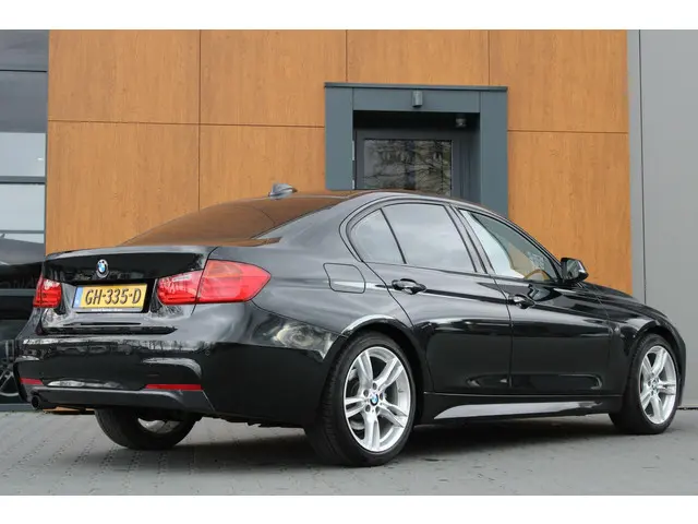 BMW 3 Serie 316i M-Sport | Xenon | Navi prof. 2015 Benzine 3