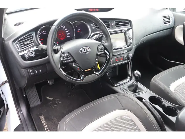 Kia cee'd 1.6 GDI Business Pack 2013 Benzine 6