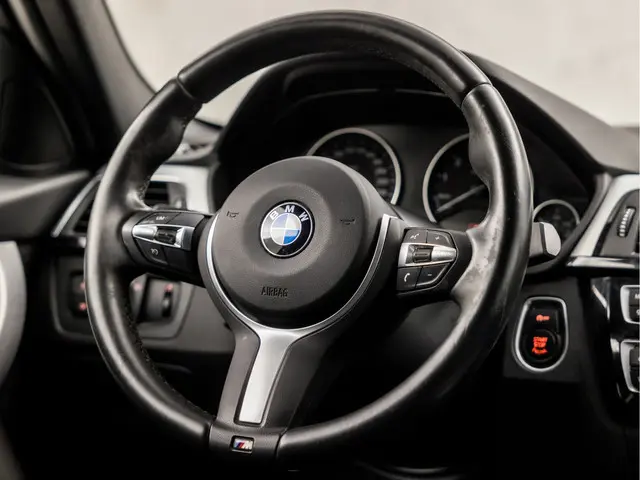 BMW 3 Serie 320i M Sport High Executive 2018 Benzine 20