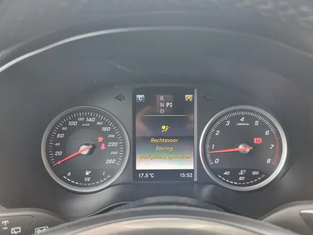 Mercedes-Benz GLC 250 4MATIC Premium 2018 Benzine 17