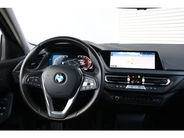 BMW 1 Serie 118i Executive Sportline Aut. 2021 Benzine 51