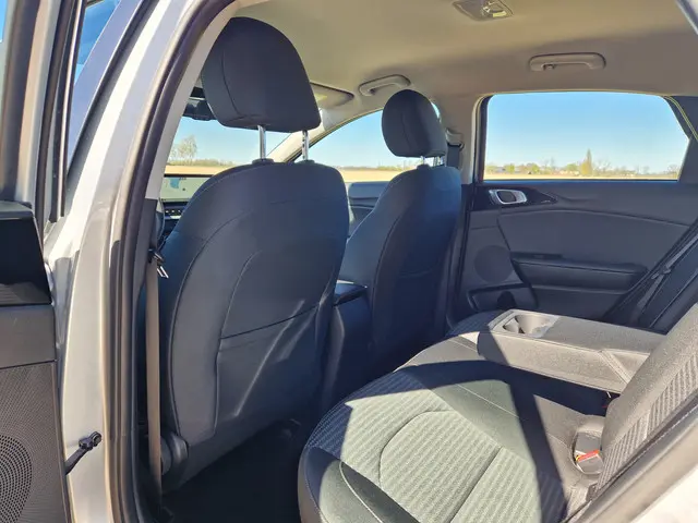 Kia Ceed 1.0 T-GDi !! 6000 km !! 2022 Benzine 32
