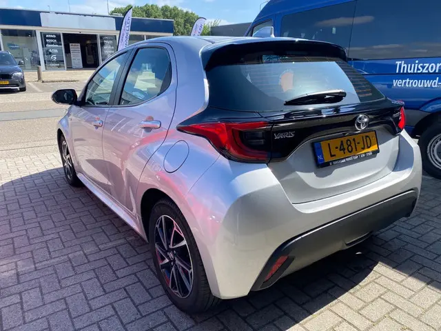 Toyota Yaris 1.5 Hybrid Dynamic 2021 Hybride Benzine 7